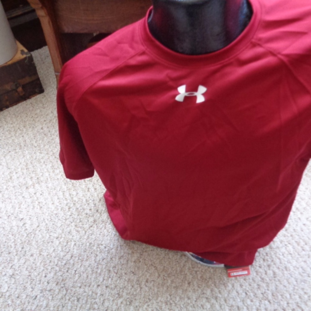 NWT Under Armour Heat Gear Men's Short Sleeve Tee - Workout Shirt - Lifting !